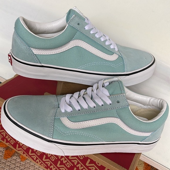 Vans WMNS Old Skool Color Theory Canal Biue
VN0007NTH70
Sneakers - Picture 7 of 16